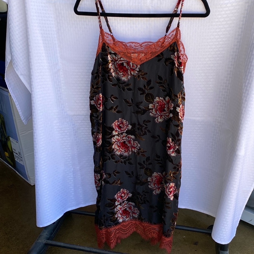 Crushed Velvet slip dress. Adjustable shoulder straps.